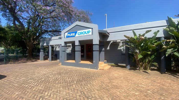 Northmead Office To Rent: Reception, boardroom, 4 offices, kitchen, parking.