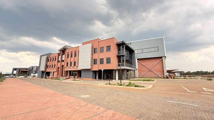 Industrial space to rent in Louwlardia with security, yard access, and offices.