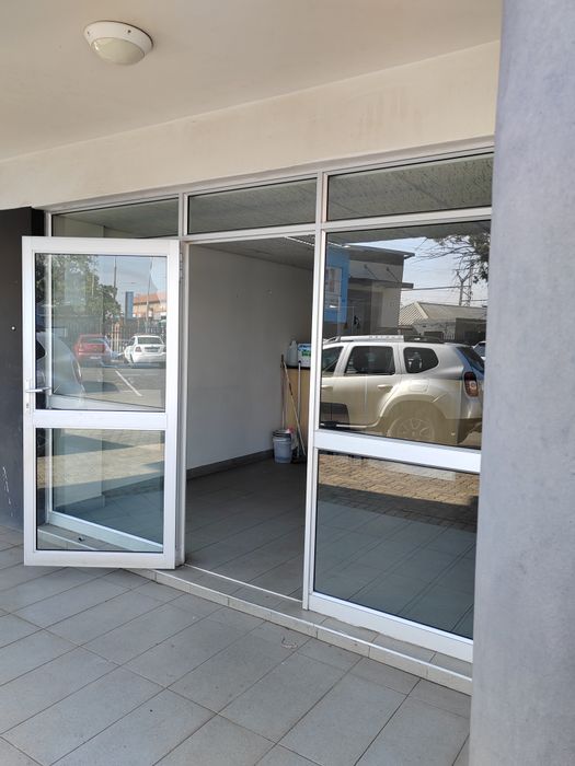 Industrial space to rent in Silverton with offices, 3-phase power, and 24/7 access.