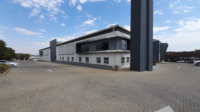 To Rent: 612m² Office in Halfway Gardens with flexible layout and secure access.