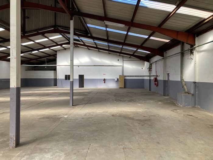 Industrial warehouse in Anderbolt to rent with yard, 3-phase power, secure access.