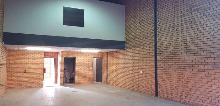 193m² Industrial Warehouse in Hennopspark Industrial To Rent with secure access and parking.