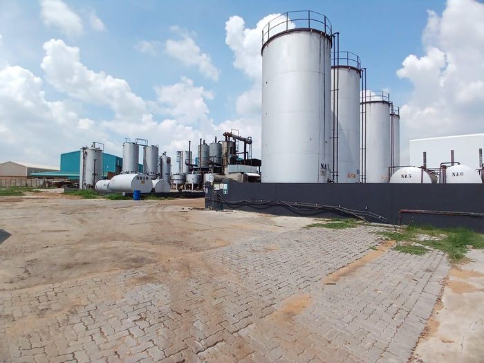 Vaalpark Business For Sale: 16,500m² land, 1.5M liters storage, fully licensed.
