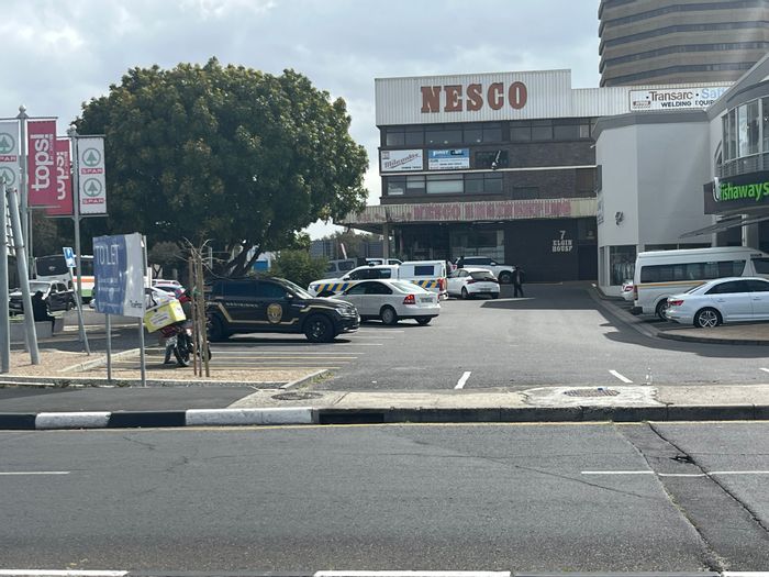 Office To Rent in Bellville Central: 650m2, high-speed internet, ample parking, 24/7 access.