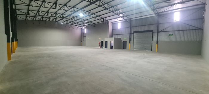 Industrial warehouse to rent in Knopjeslaagte with 24/7 security and ample parking.