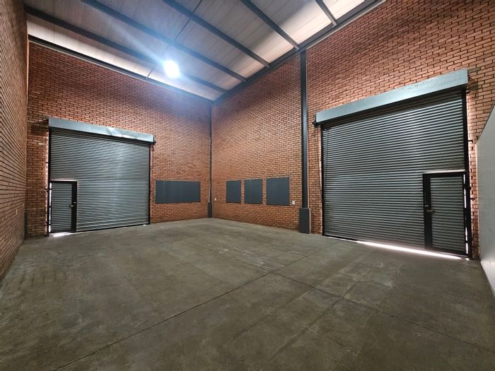 293m² Industrial Warehouse To Rent in Hennopspark Industrial with secure access and parking.