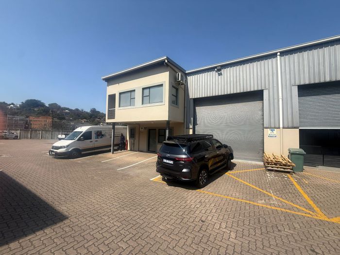 Industrial space to rent in Briardene: 216sqm, 3-phase power, secure yard access.