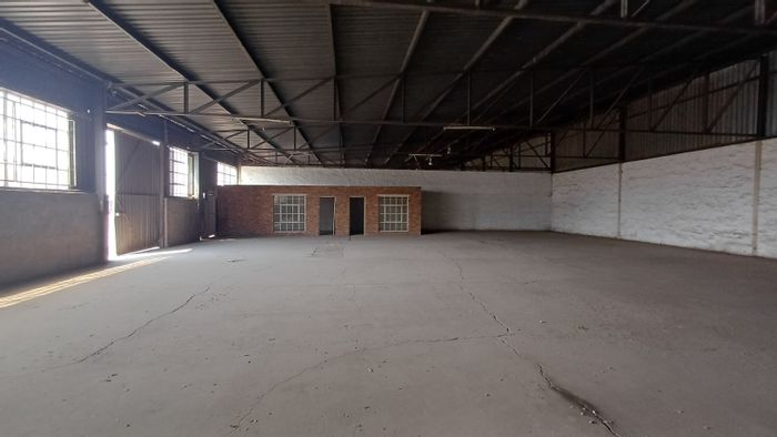 Industrial space to rent in Meyerton Park with large roller door access.