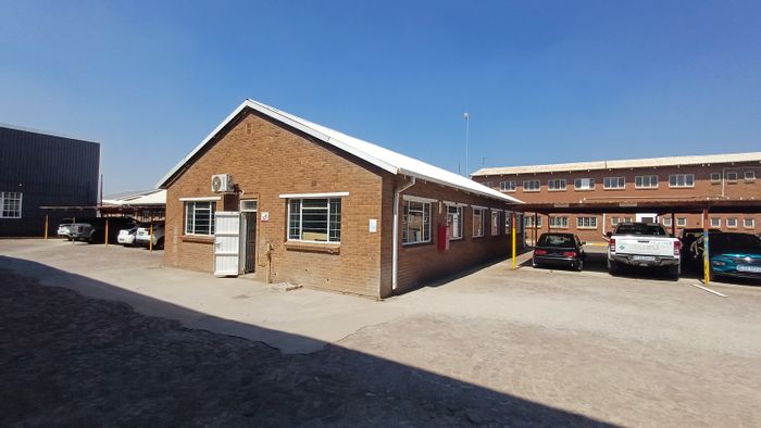 Office Space To Rent in Meyerton Park: 140m², secure access, ample power supply.