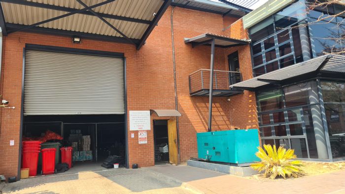 Industrial units to rent in Johannesburg North with office space and warehouse access.