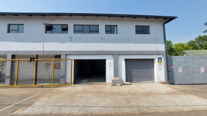 Industrial space to rent in Valhalla: 150m² with workshop pit, storage, and roller shutters.