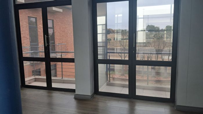 To Rent: 272m² Office in Eco Park Estate with kitchen, balconies, and exposure.