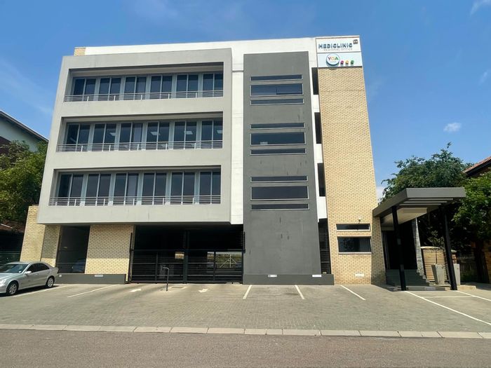 Office To Rent in Midridge Park: 188sqm, fibre-ready, backup generator, 24-hour security.