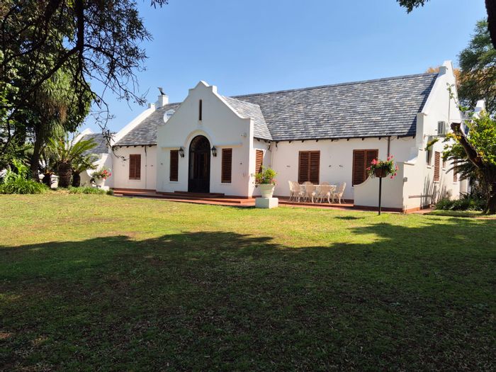 Newcastle Rural Farm For Sale: 300 hectares, water licenses, multiple dwellings, and amenities.