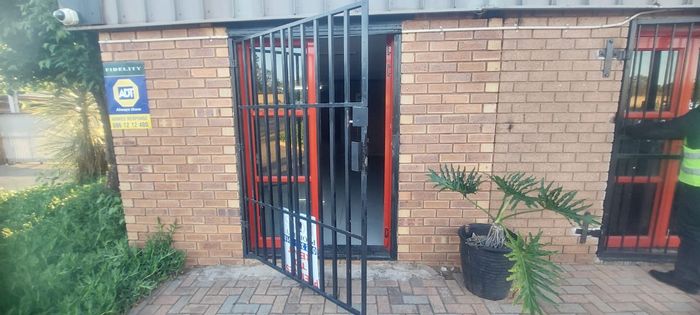 Retail space to rent in Valhalla, 37m2 with signage options available.