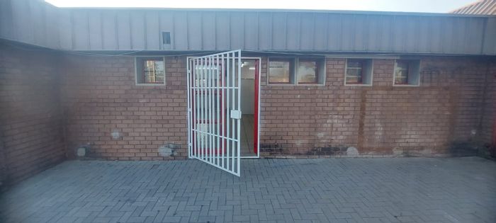 Retail space to rent in Valhalla, 56m² with signage options available.