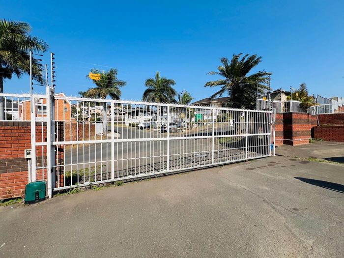 Versatile 1001 m² business space in Springfield, ideal for various commercial uses.