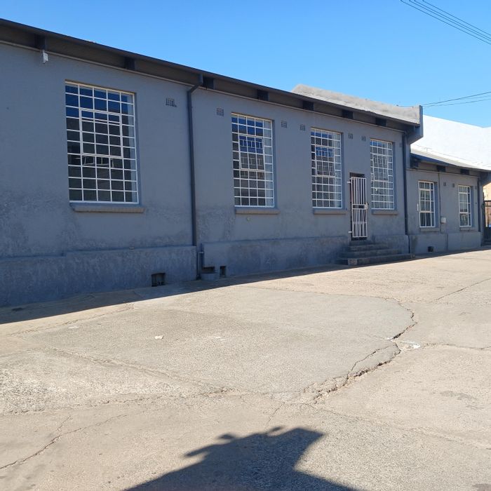 Industrial workshop in Selby to rent: 758sqm, 3 offices, secure access.