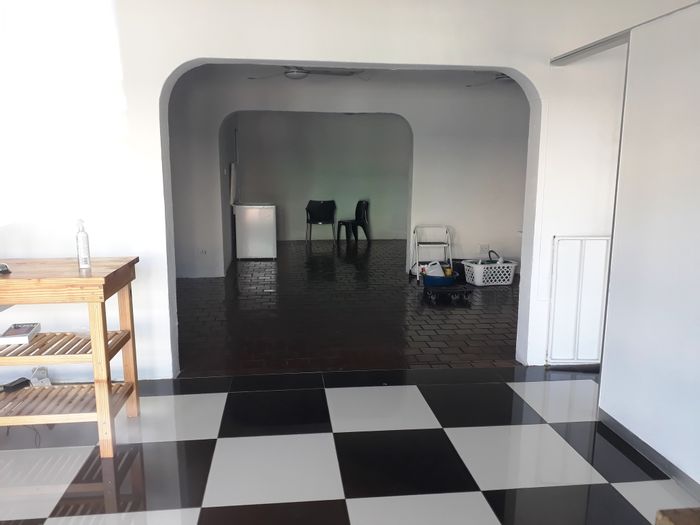 Retail unit in Hillcrest Central to rent, 75 sqm, parking included, 24/7 security.