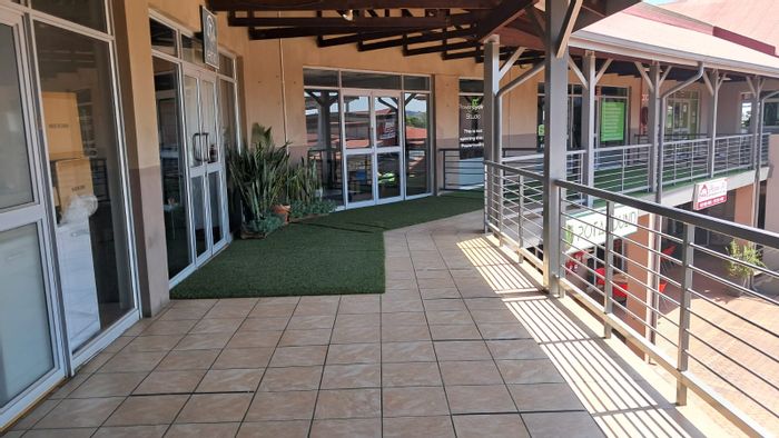 To Rent: Office Space 120m² in Pierre Van Ryneveld with reception and five offices.