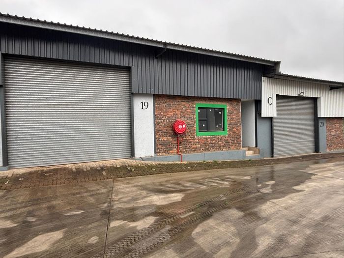 196sqm industrial factory in Mkondeni, R9800/month, 2 bathrooms, available now.