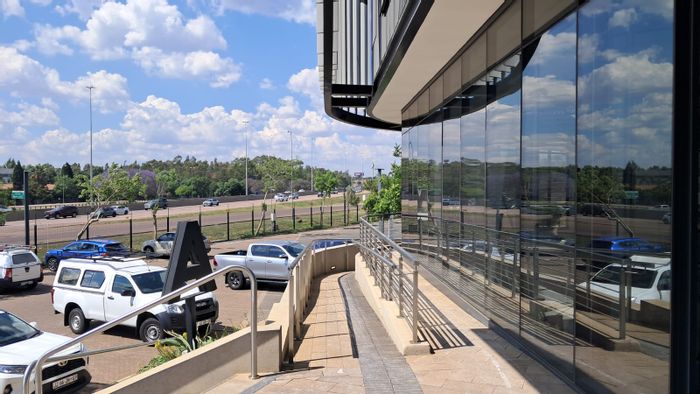 To Rent: 1000m² Office in Doringkloof with parking, boardrooms, and kitchenettes.