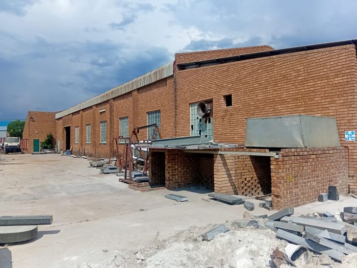Vaalbank Industrial Property For Sale: 1080m² workshop, offices, storeroom, high clearance.