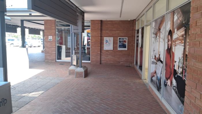 Retail Space to Rent in Monument Park: 77m², ideal for medical professionals.