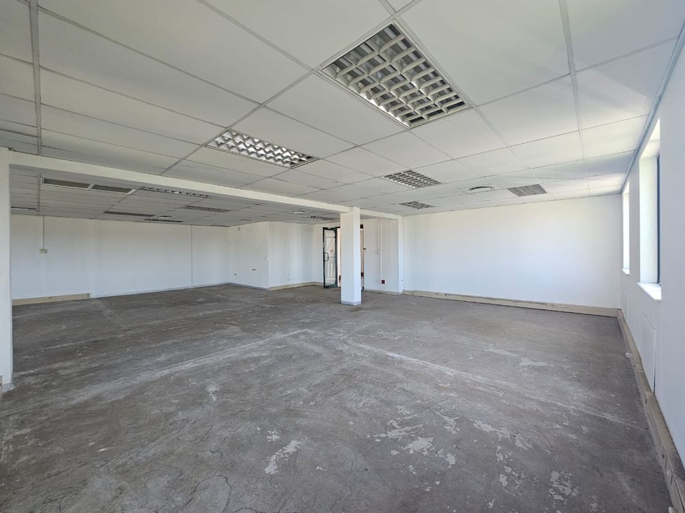 Flexible office space available – customisable to tenant needs view 3