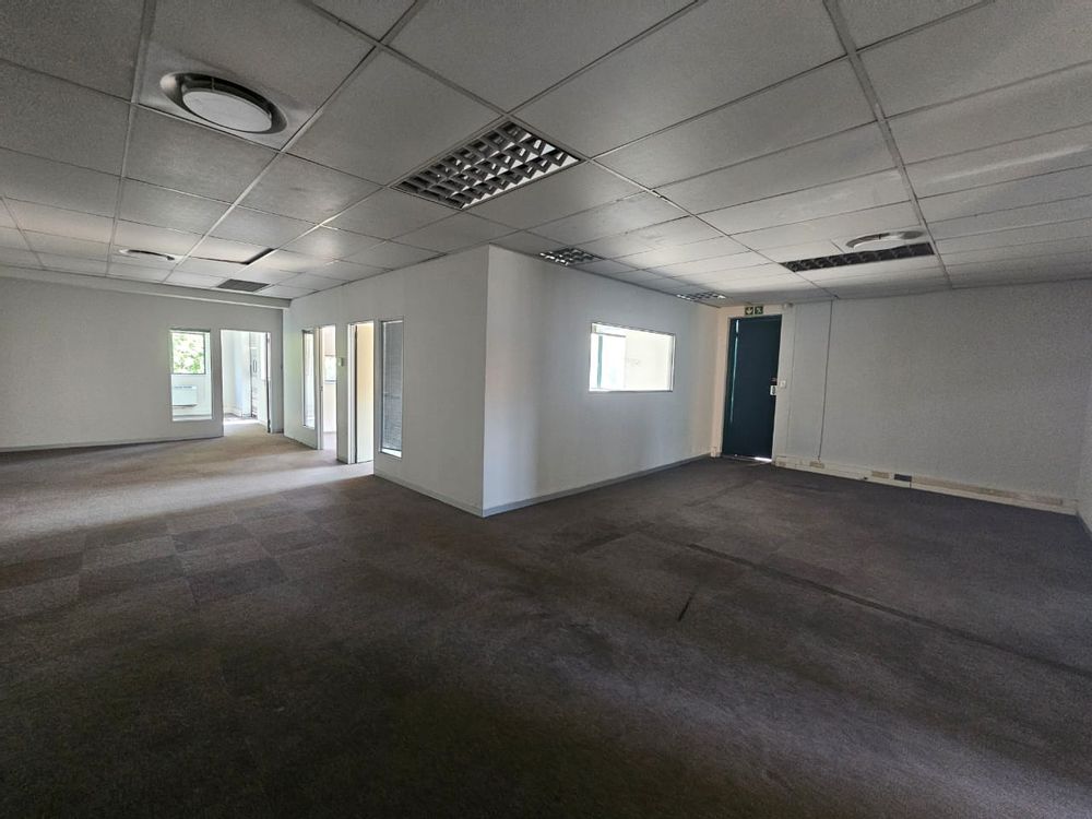 Flexible office space available – customisable to tenant needs