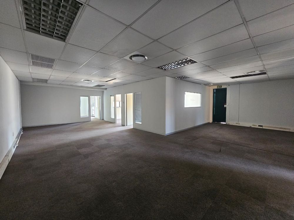 Flexible office space available – customisable to tenant needs