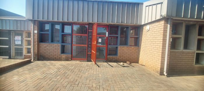70m² office space to rent in Valhalla, includes signage and extra space options.