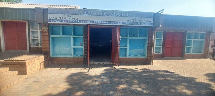 Retail space to rent in Valhalla, 82m2, with signage options available.