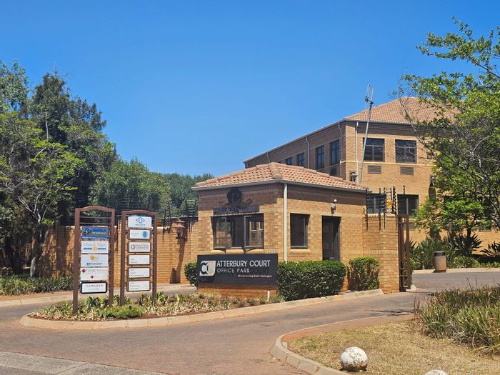 To Rent: Business Office Space in Faerie Glen, 192 m², Parking Available.