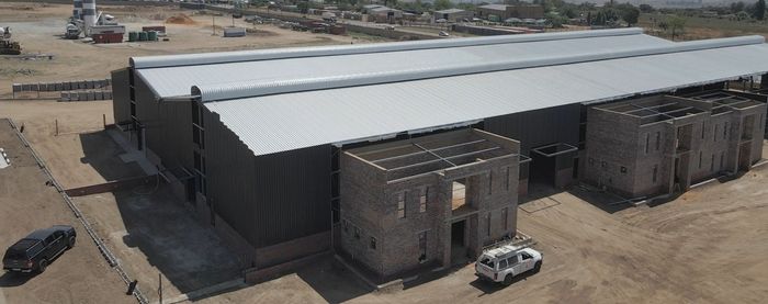 Industrial Warehouse To Rent in Knopjeslaagte: 662sqm, secure park, backup power.