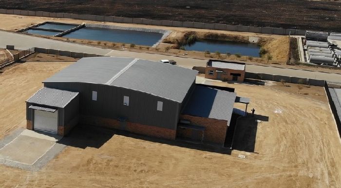 Industrial warehouse to rent in Knopjeslaagte, 1284sqm with large yard space.