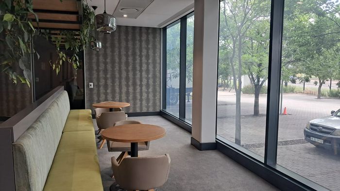 Doringkloof Office To Rent: 4177m², flexible layout, parking, 24/7 security.