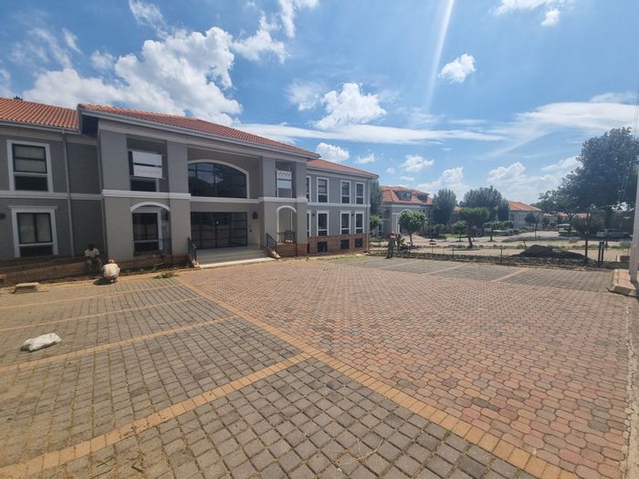 Woodmead Office To Rent: 248m², patio, park levy included, coffee shop onsite.