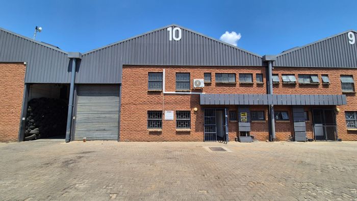 Industrial unit to rent in Silvertondale with office, ample power, and security.