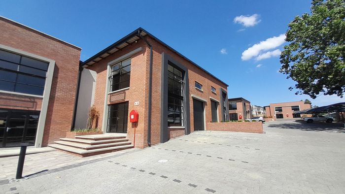 Industrial unit in Halfway House to rent, features secure access and flexible layout.