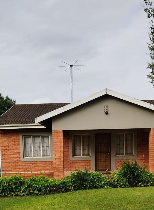 Scottsville Office To Rent: Furnished, spacious, near amenities with ample parking.