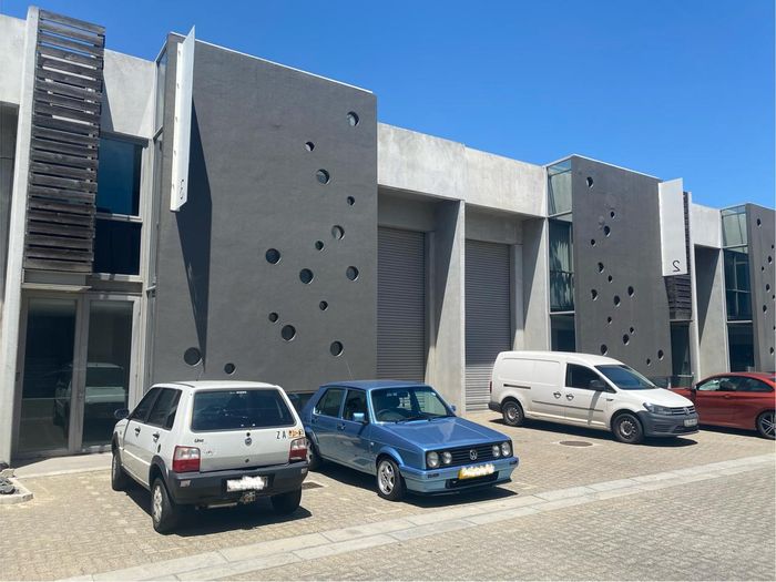 Industrial Warehouse To Rent in Brackenfell Industrial: 284m2, loading bay, secure access.