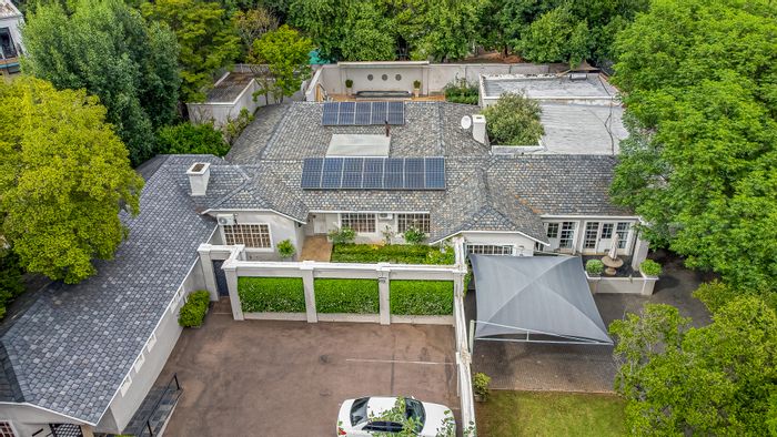 Commercial property for sale in Lynnwood Glen with office space and residential home.