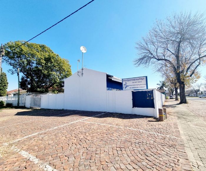Commercial property for sale in Benoni Central with 10 offices and ample parking.