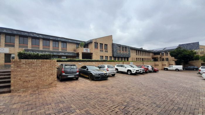 Office To Rent in Vorna Valley: 186m², flexible layout, 24/7 security, parking available.