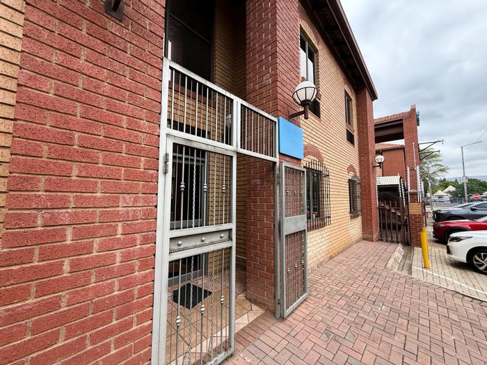 Office To Rent in Rustenburg Central: 45m2 open-plan space with essential services included.
