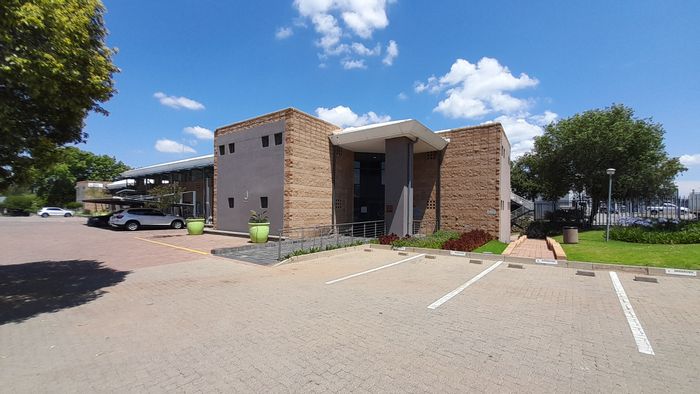 To Rent: 319m² Office in Randjespark with 24/7 security and communal amenities.