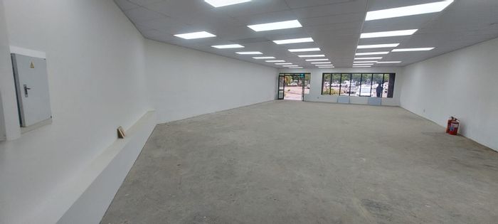 Retail space to rent in Clubview, 153m2, busy shopping centre, ample parking.
