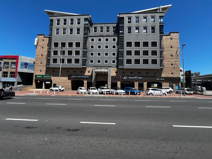 Spacious 1332m² office in Bo Oakdale with parking and flexible layout. To Rent!