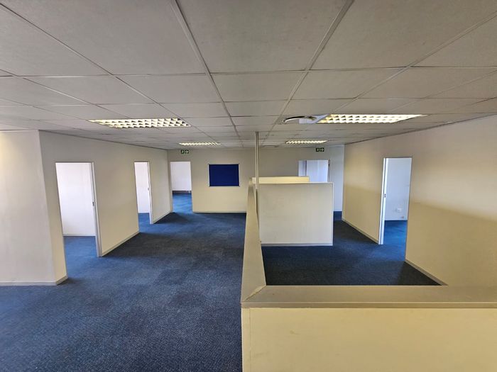 Erasmusrand Business Suite To Rent: Private offices, balcony, fibre-ready, ample parking.